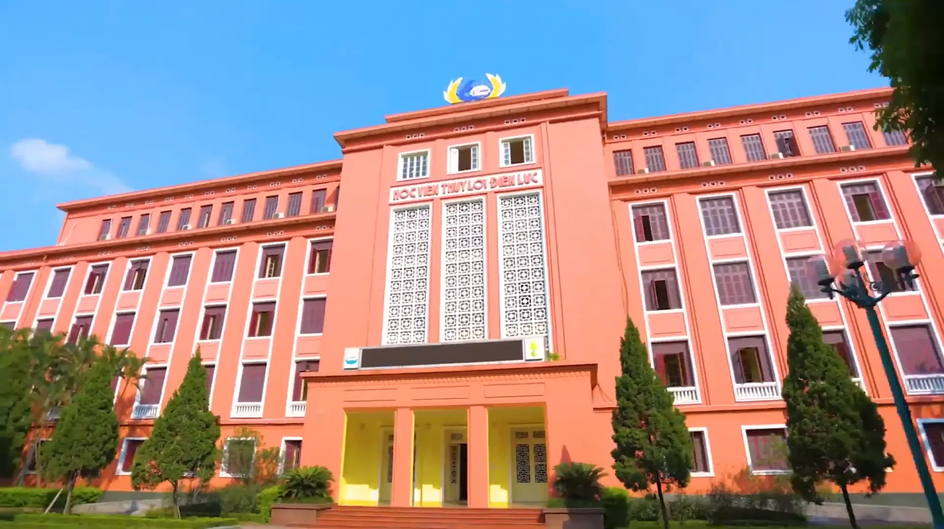 Giới Thiệu