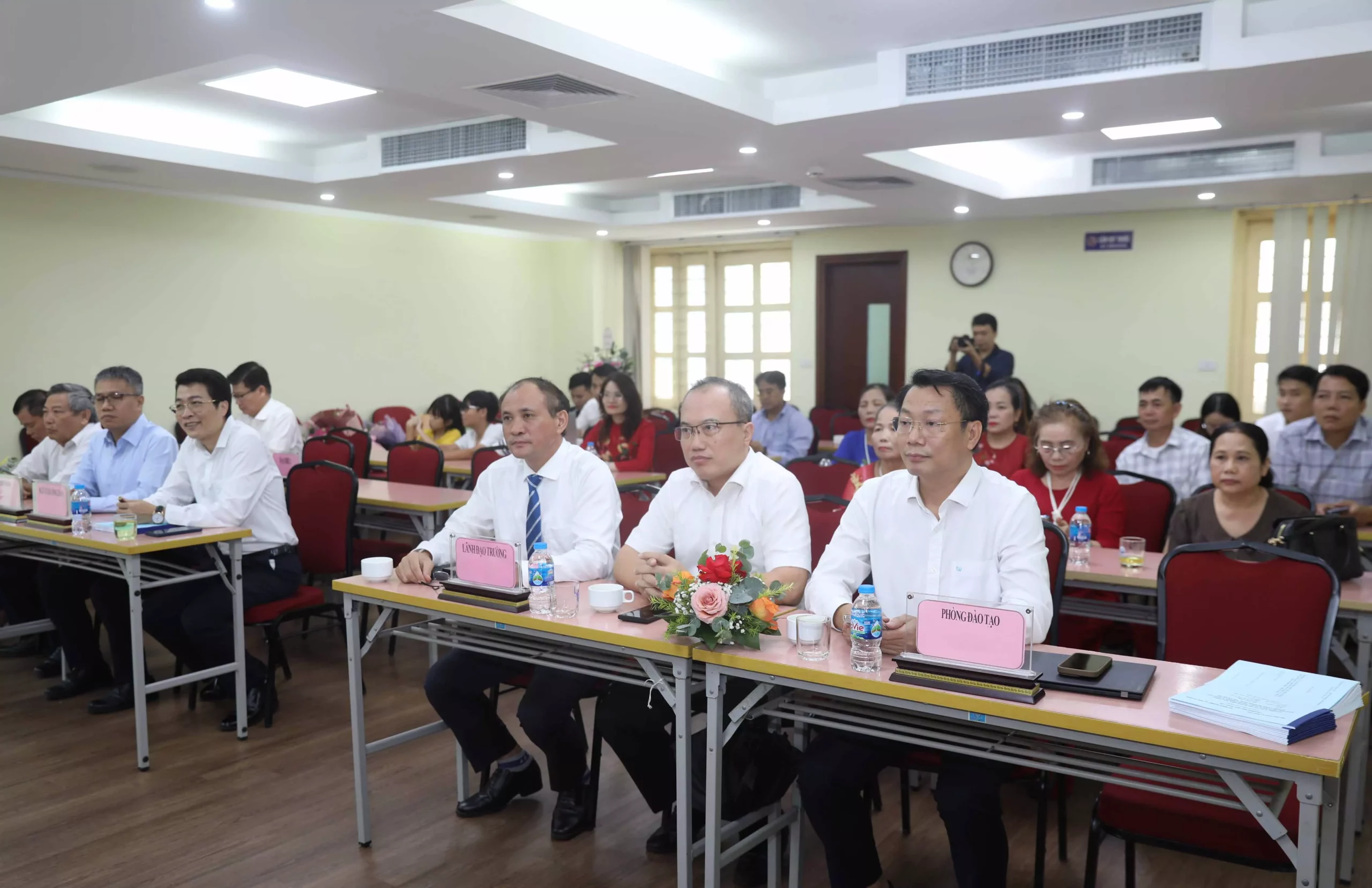 Nghiên cứu cơ sở khoa học xác định ngưỡng mưa kích hoạt trượt nông ở khu vực thung lũng Mường Hoa, Thị xã Sa Pa