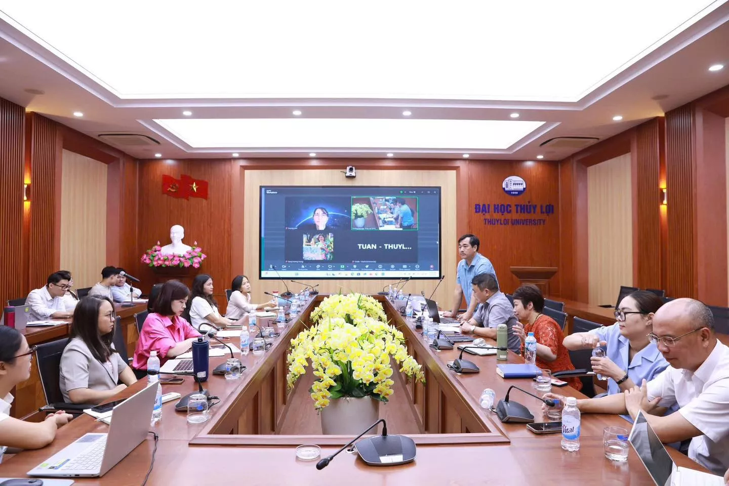 Chi bộ Đào tạo Quốc tế tổ chức thành công buổi sinh hoạt chuyên đề điểm quý III năm 2025