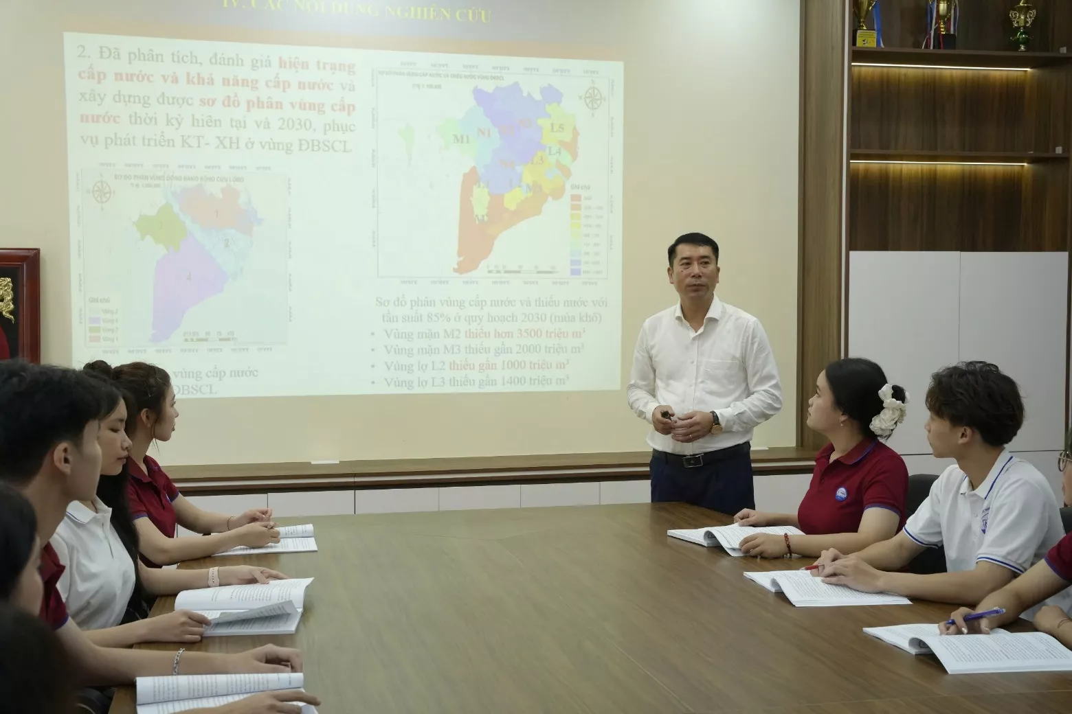Một số giải pháp nâng cao hiệu quả hoạt động của mô hình Khoa & Viện trong đào tạo, nghiên cứu và chuyển giao công nghệ tại Trường Đại học Thủy Lợi trước tác động của công nghệ số và trí tuệ nhân tạo
