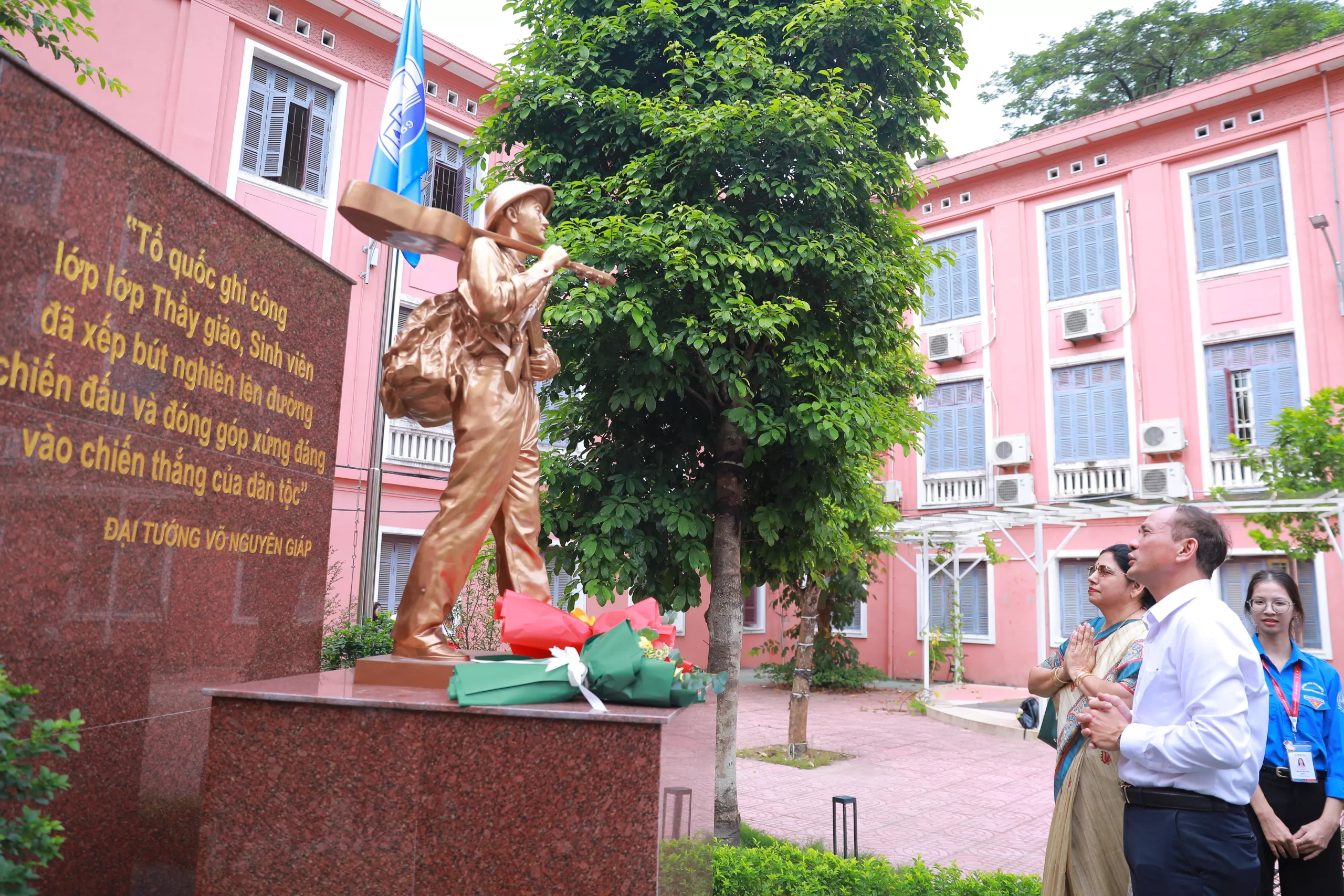 Trồng cây hữu nghị Việt Nam – Ấn Độ tại Quảng trường sinh viên, Trường Đại học Thủy lợi