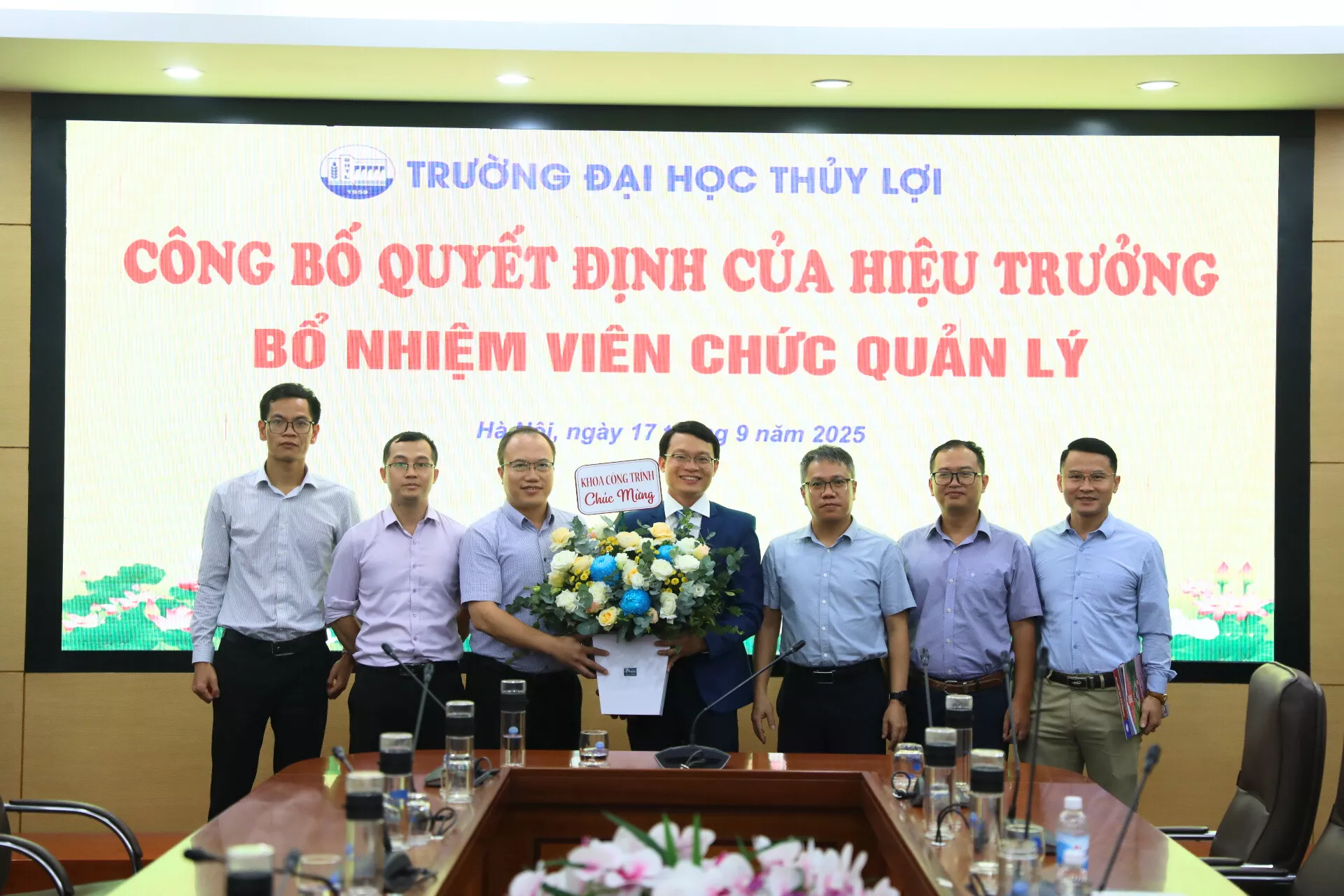 Công bố quyết định bổ nhiệm Phó Trưởng phòng Khoa học Công nghệ và Hợp tác quốc tế