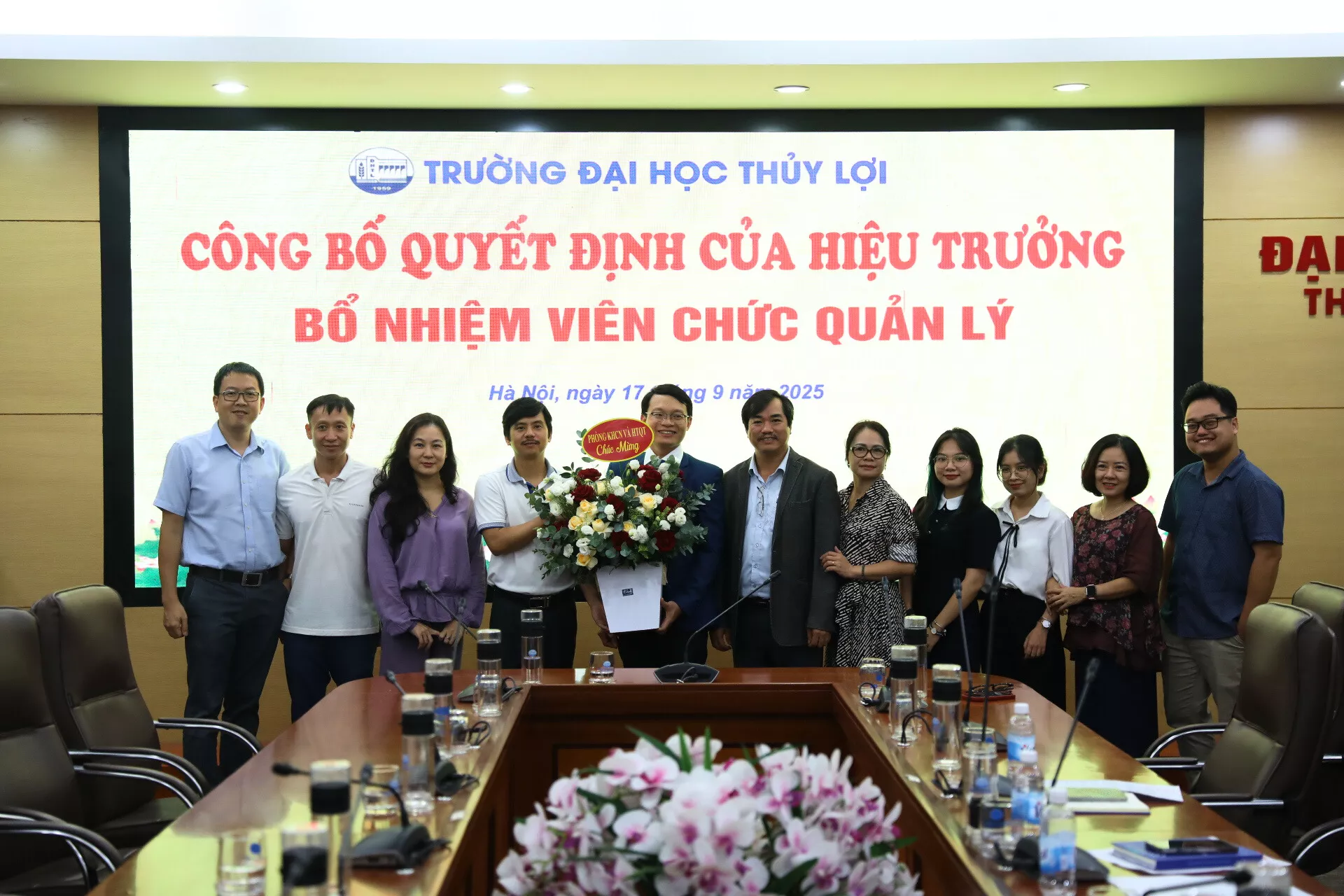 Công bố quyết định bổ nhiệm Phó Trưởng phòng Khoa học Công nghệ và Hợp tác quốc tế