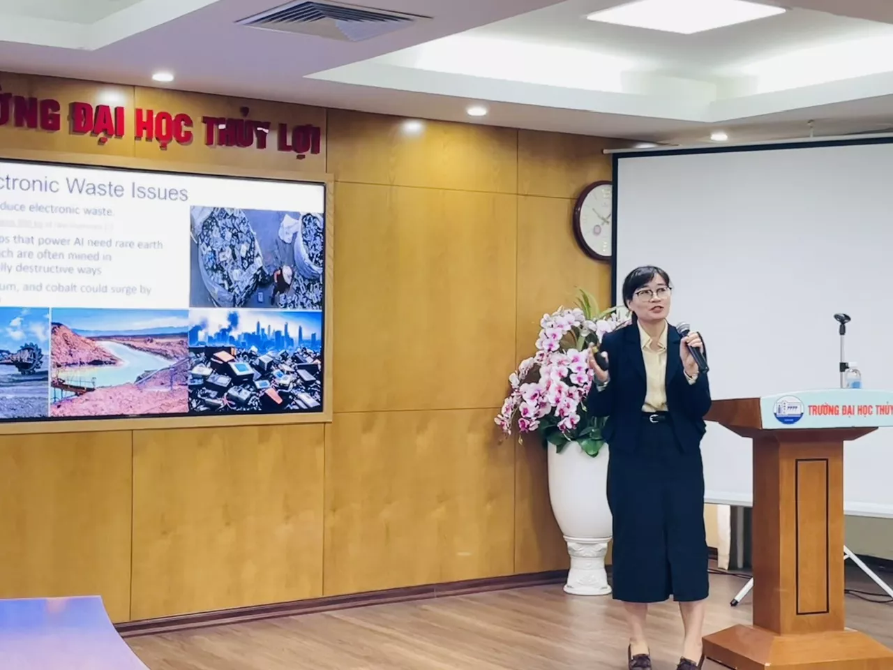 Sinh viên Trường Đại học Thủy lợi trao đổi học thuật với sinh viên Viện Khoa học Tokyo (Nhật Bản)