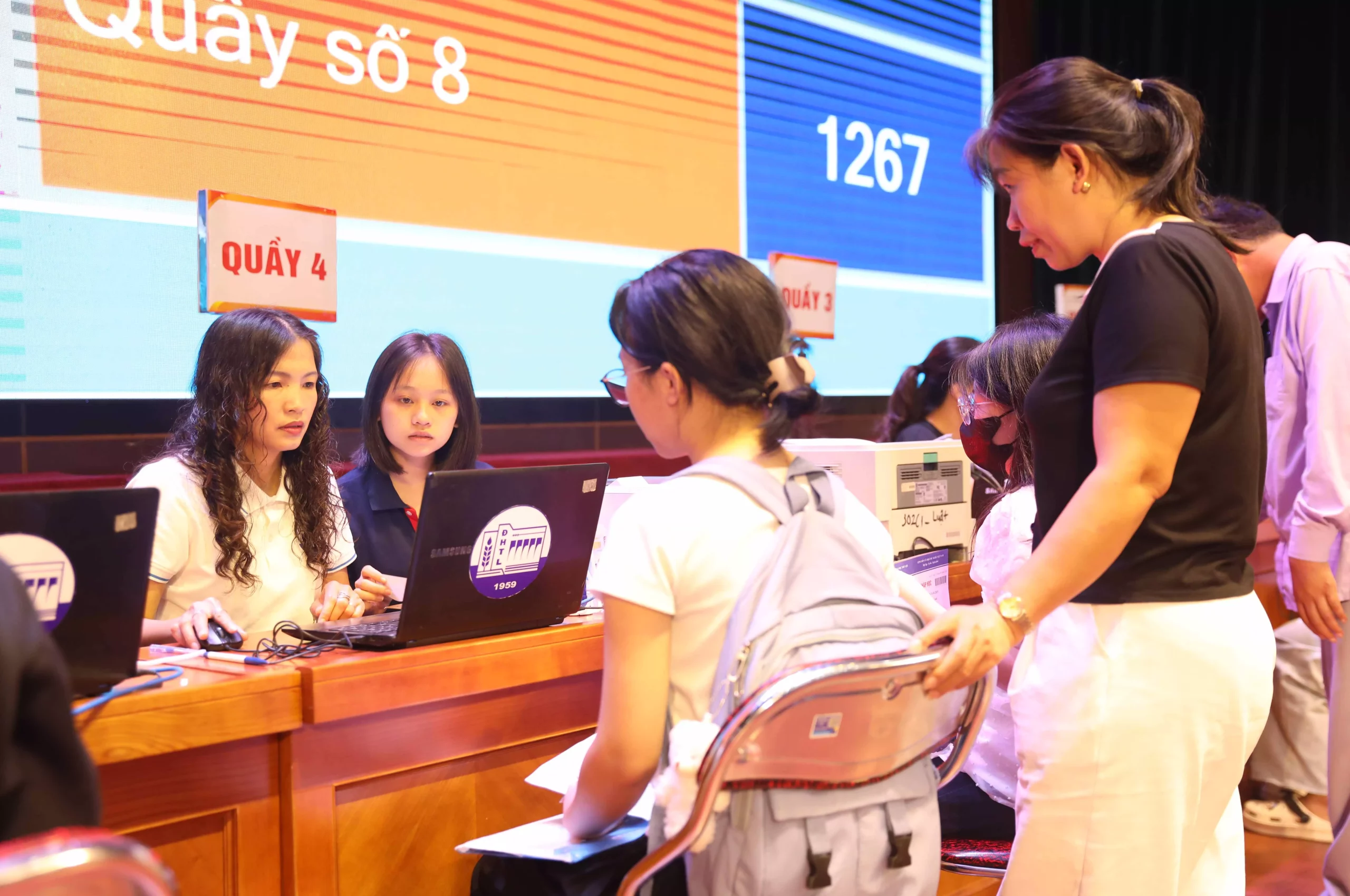 Trường Đại học Thủy lợi tổ chức nhập học tân sinh viên Khóa 67 nhanh chóng, hiệu quả