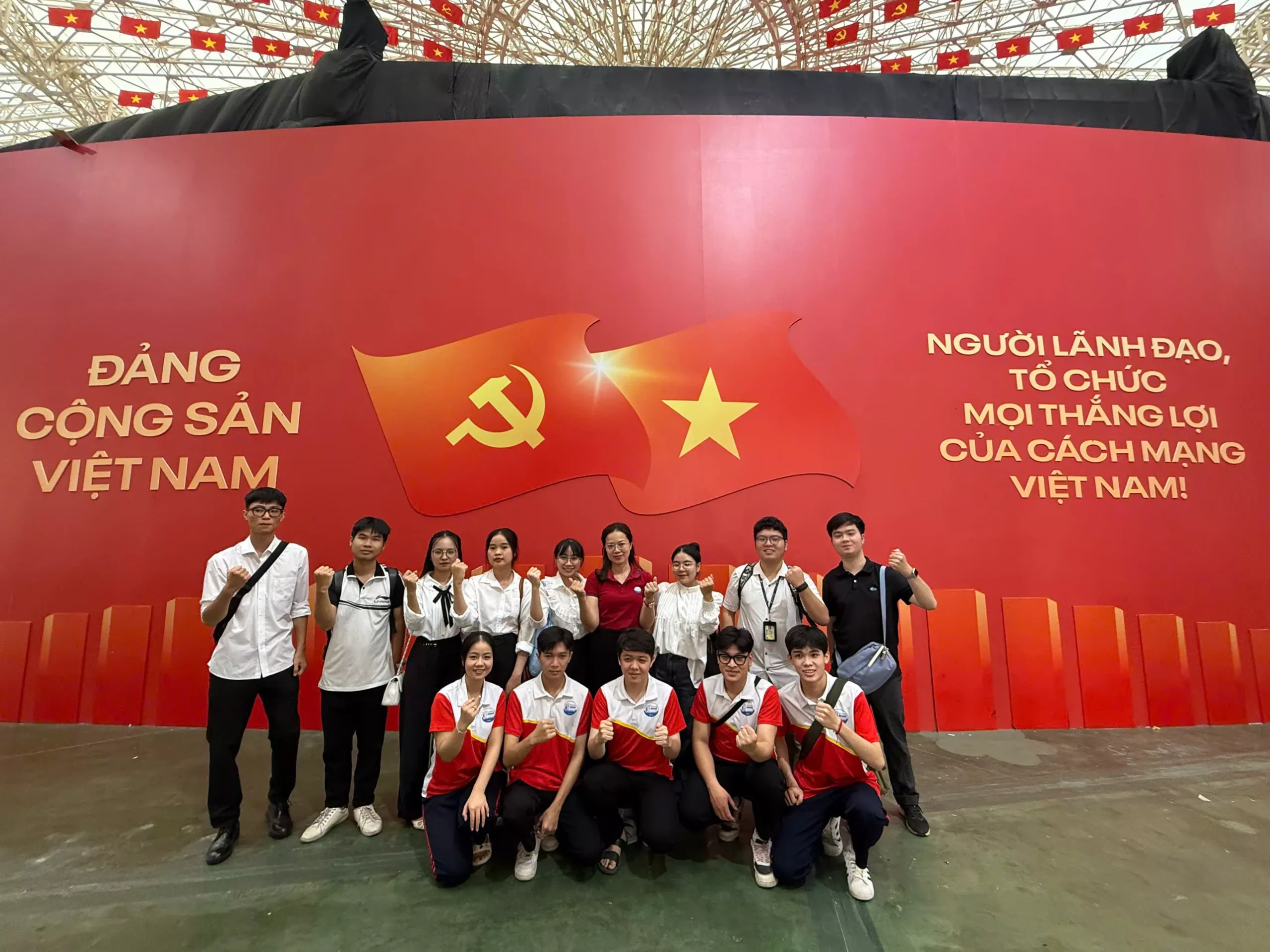 Trường Đại học Thủy lợi tổ chức tham quan triển lãm “80 năm thành tựu đất nước” cho thực tập sinh Đài Loan, lưu học sinh Lào, tân Đảng viên và đối tượng cảm tình Đảng