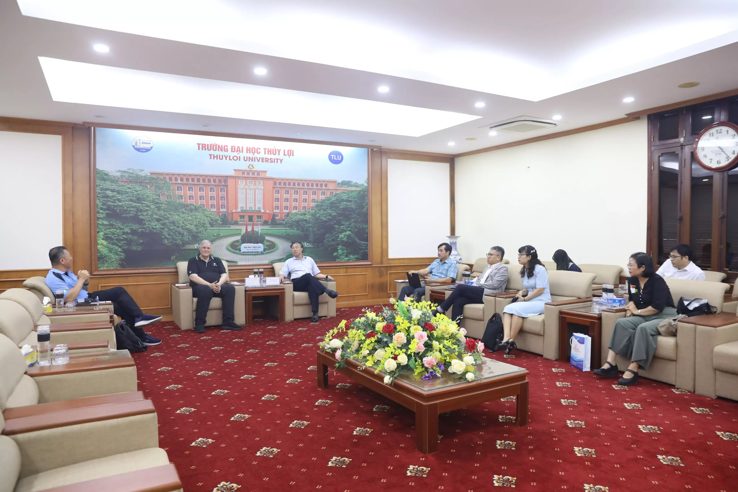 Trường Đại học Thủy lợi làm việc với Công ty 12d Solutions (Úc)