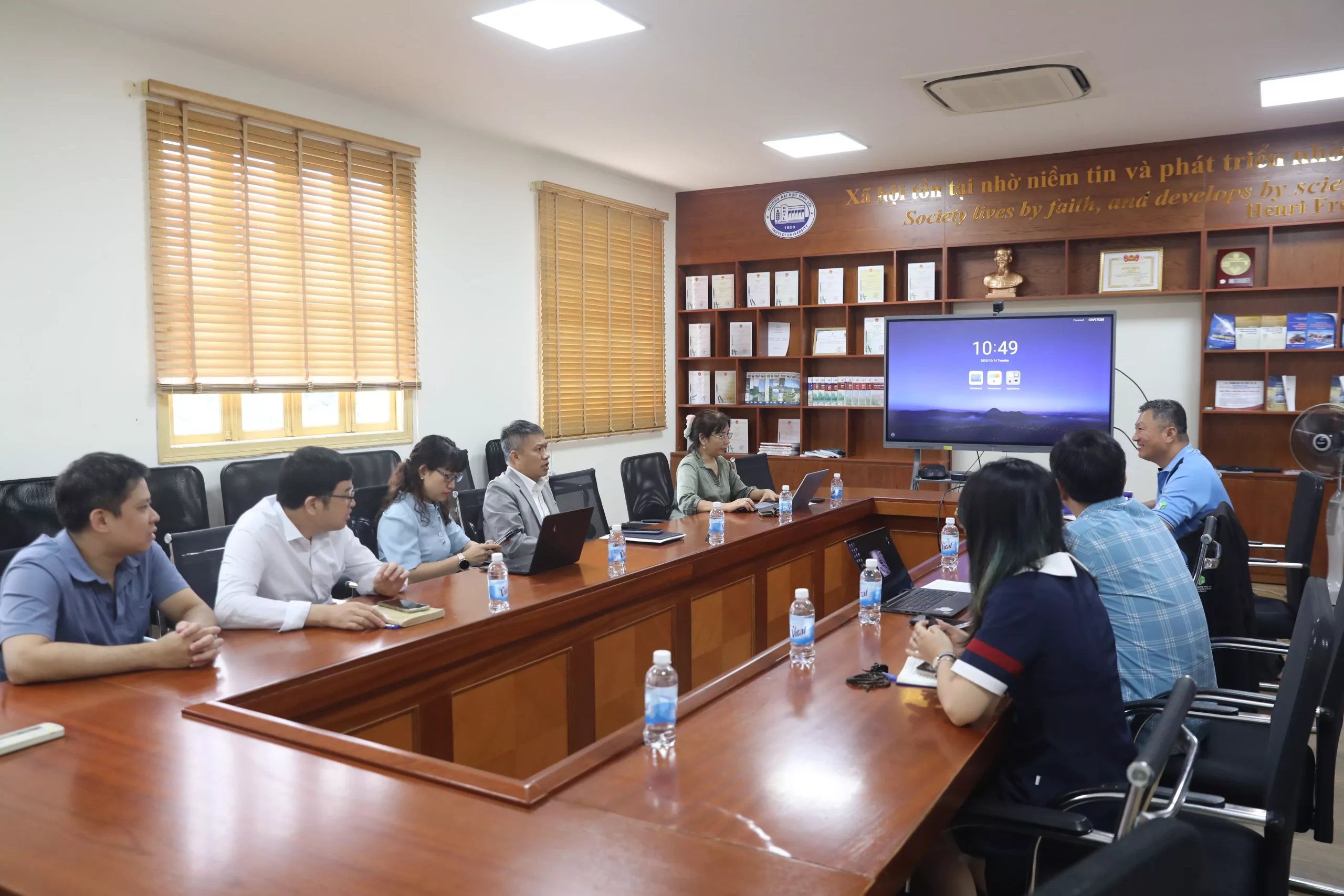 Trường Đại học Thủy lợi làm việc với Công ty 12d Solutions (Úc)