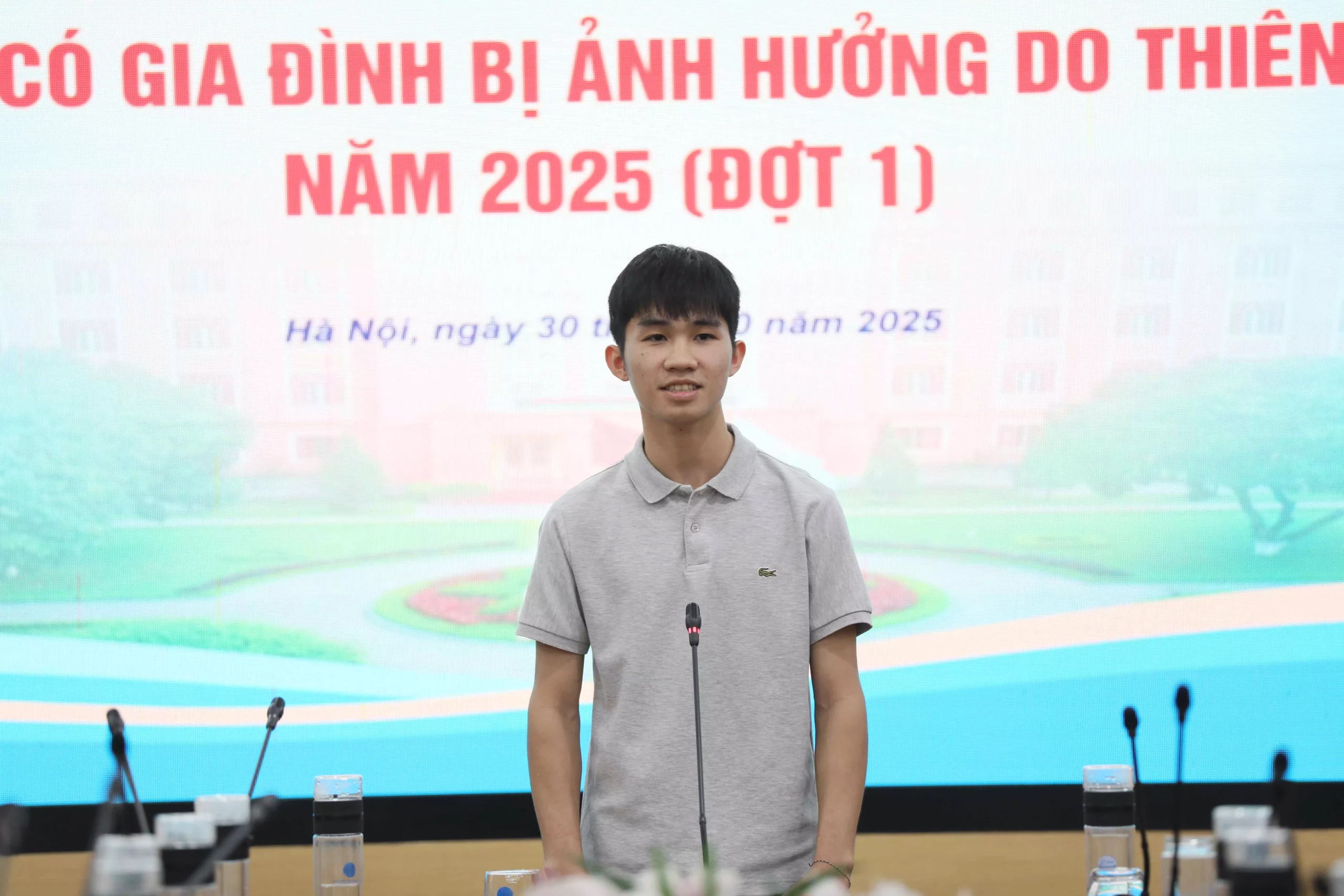 Gặp mặt và trao học bổng hỗ trợ cho sinh viên có gia đình bị ảnh hưởng do thiên tai, bão lũ năm 2025 (đợt 1)