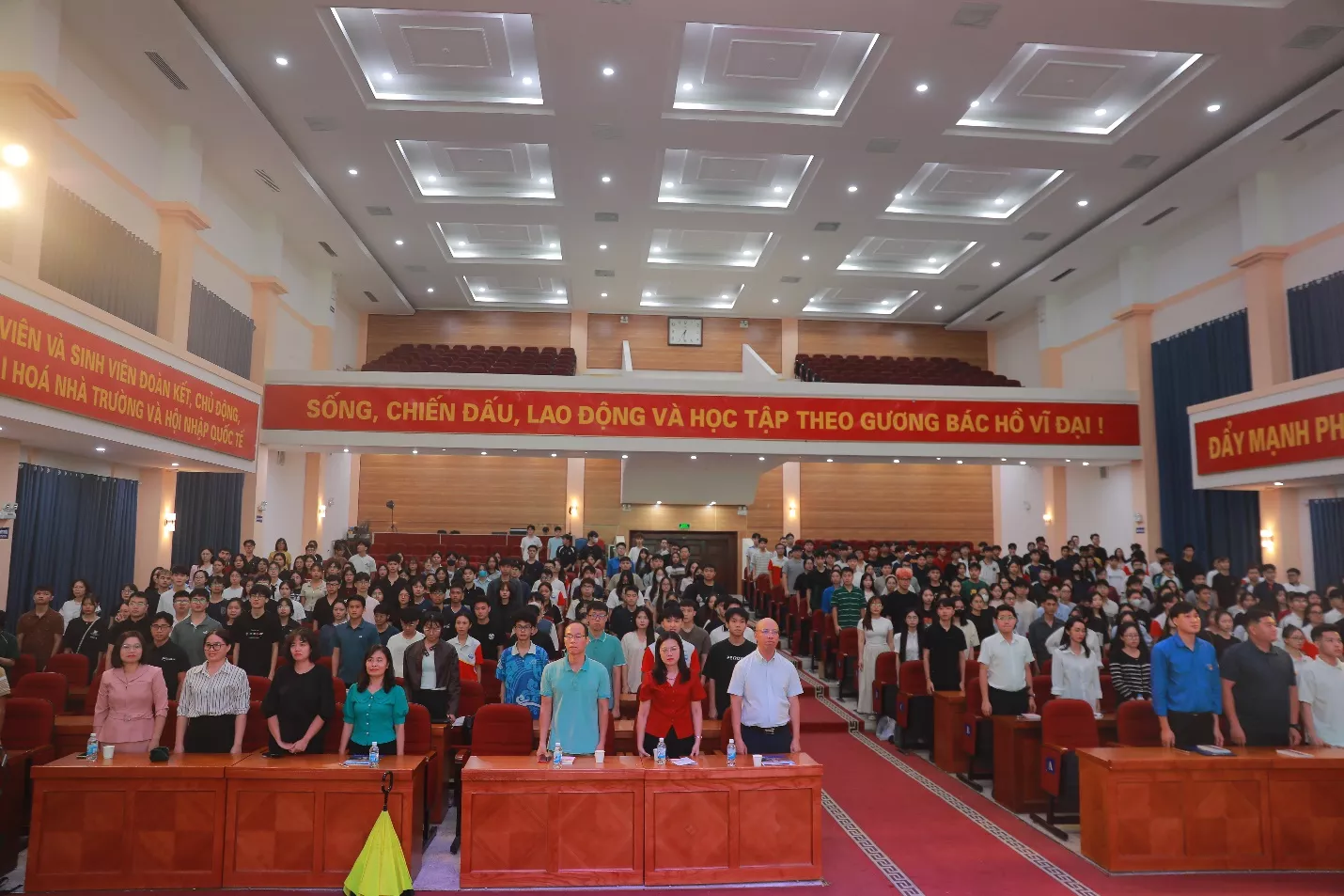 Bồi đắp lý tưởng, nâng cao nhận thức chính trị cho quần chúng ưu tú Trường Đại học Thủy lợi