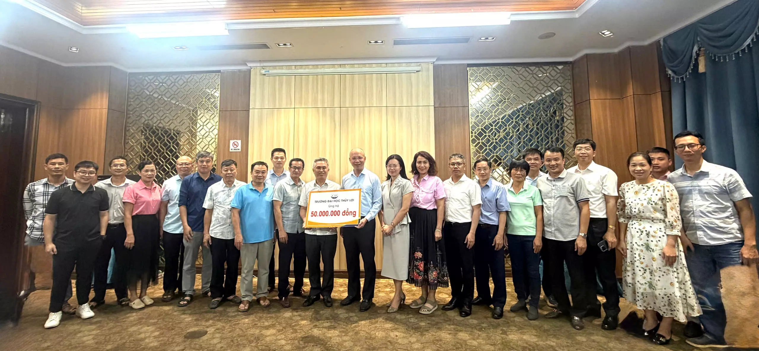 Chung tay cùng Chi hội Cựu sinh viên Thủy lợi tỉnh Lào Cai khắc phục hậu quả mưa lũ