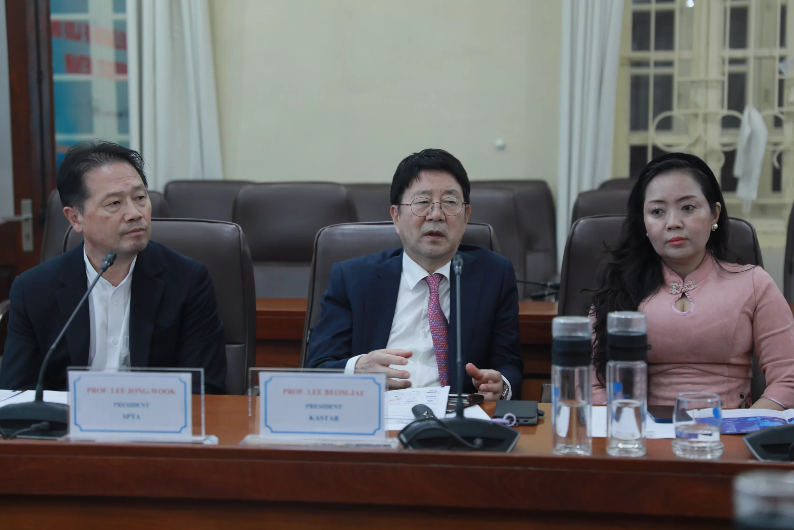 Trường Đại học Thủy lợi làm việc với Đại học Ajou (Hàn Quốc) về hợp tác trong lĩnh vực bán dẫn