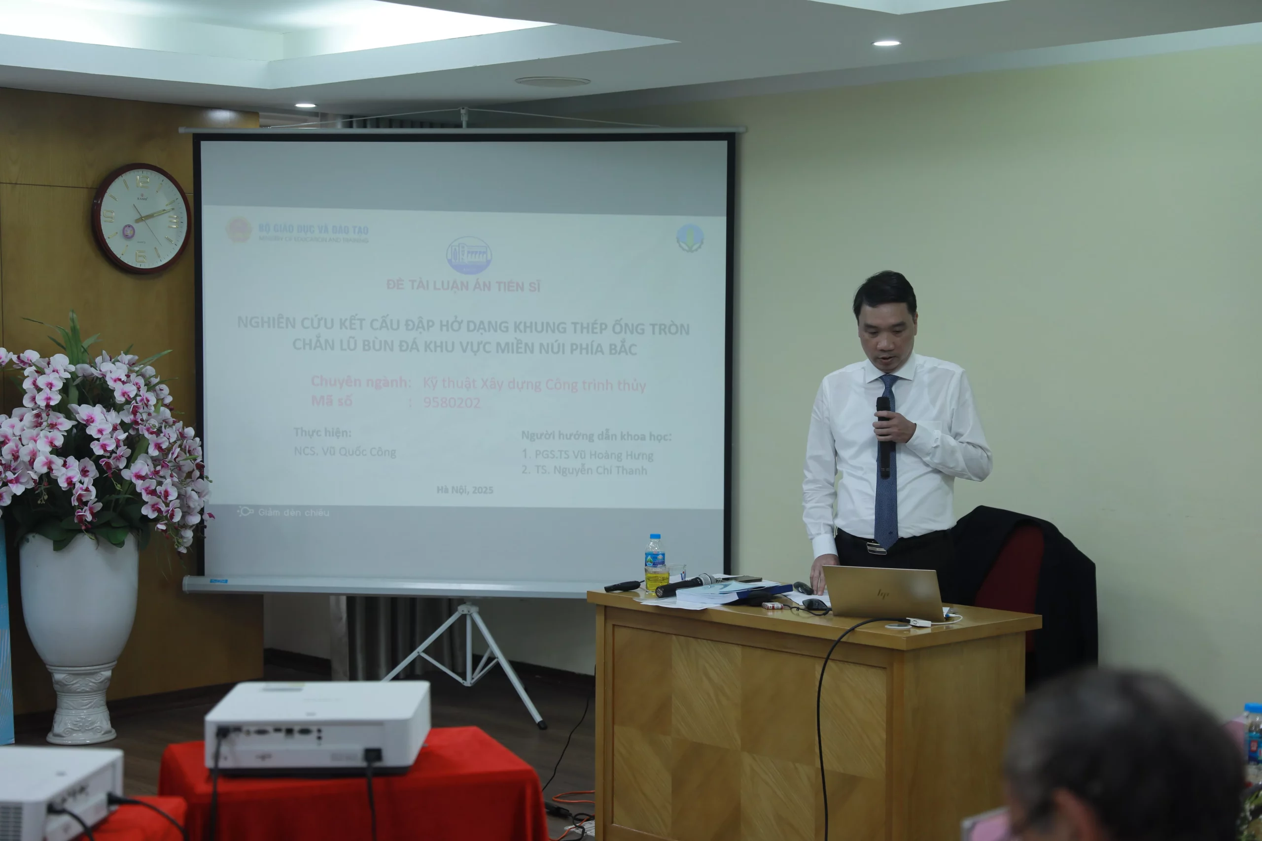 NCS. Vũ Quốc Công bảo vệ thành công luận án tiến sĩ kỹ thuật tại Trường Đại học Thủy lợi