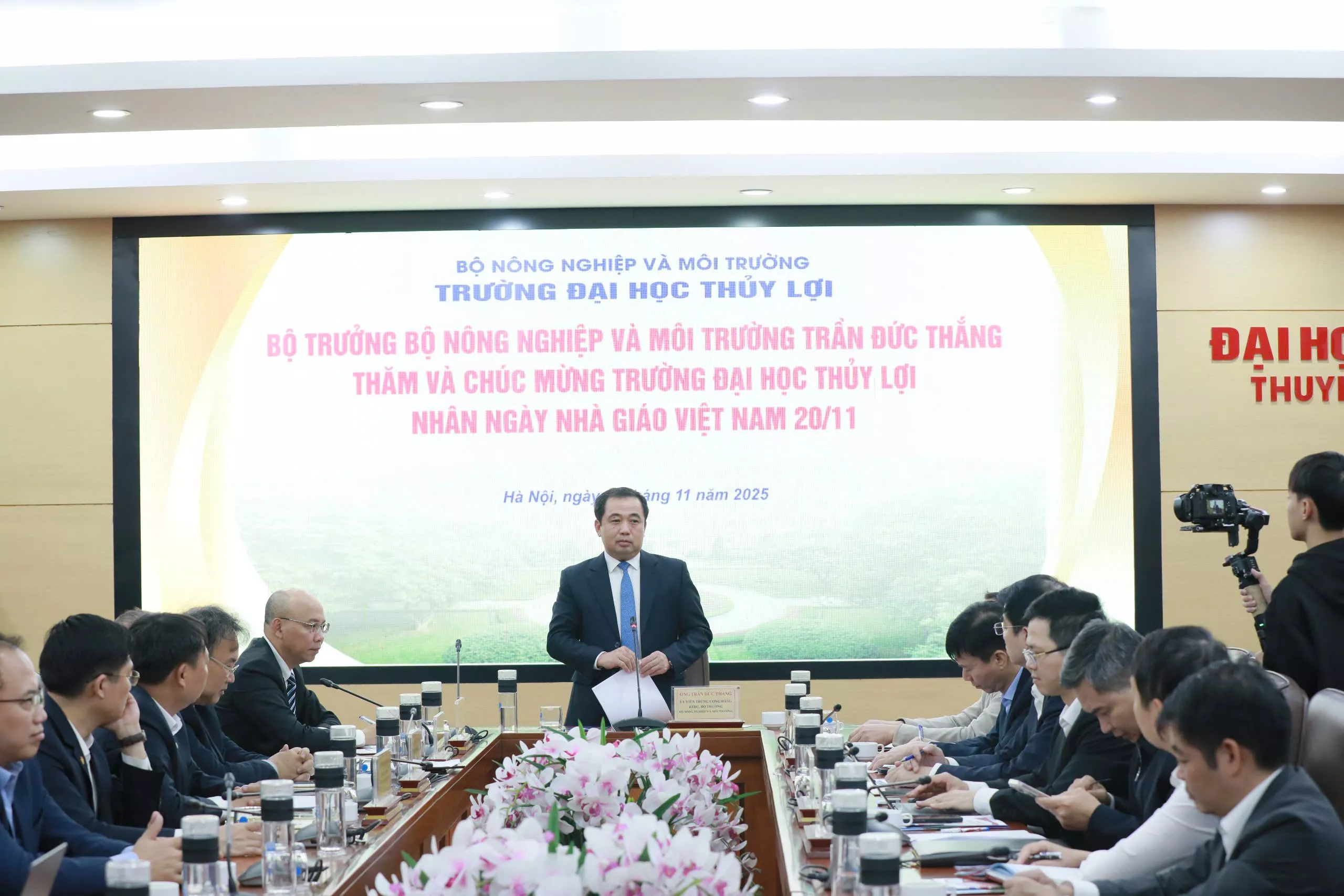 Bộ trưởng Trần Đức Thắng thăm và làm việc với Trường Đại học Thủy lợi