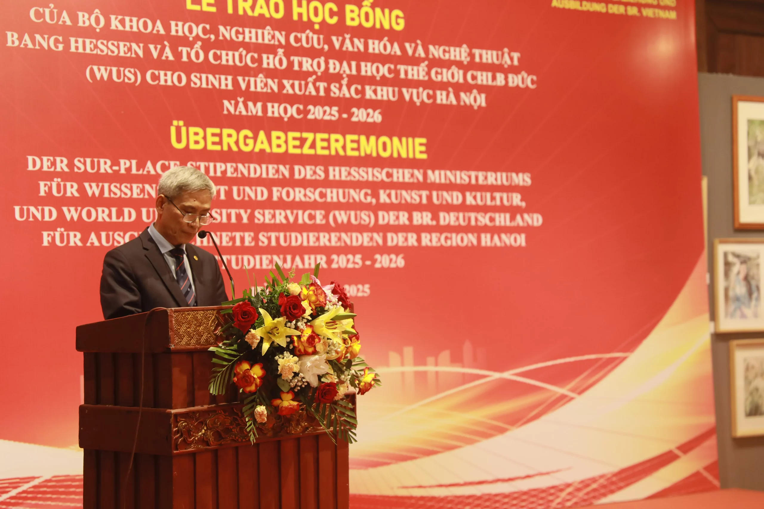 Sinh viên Đại học Thủy lợi nhận học bổng Hessen tại Văn Miếu – Quốc Tử Giám