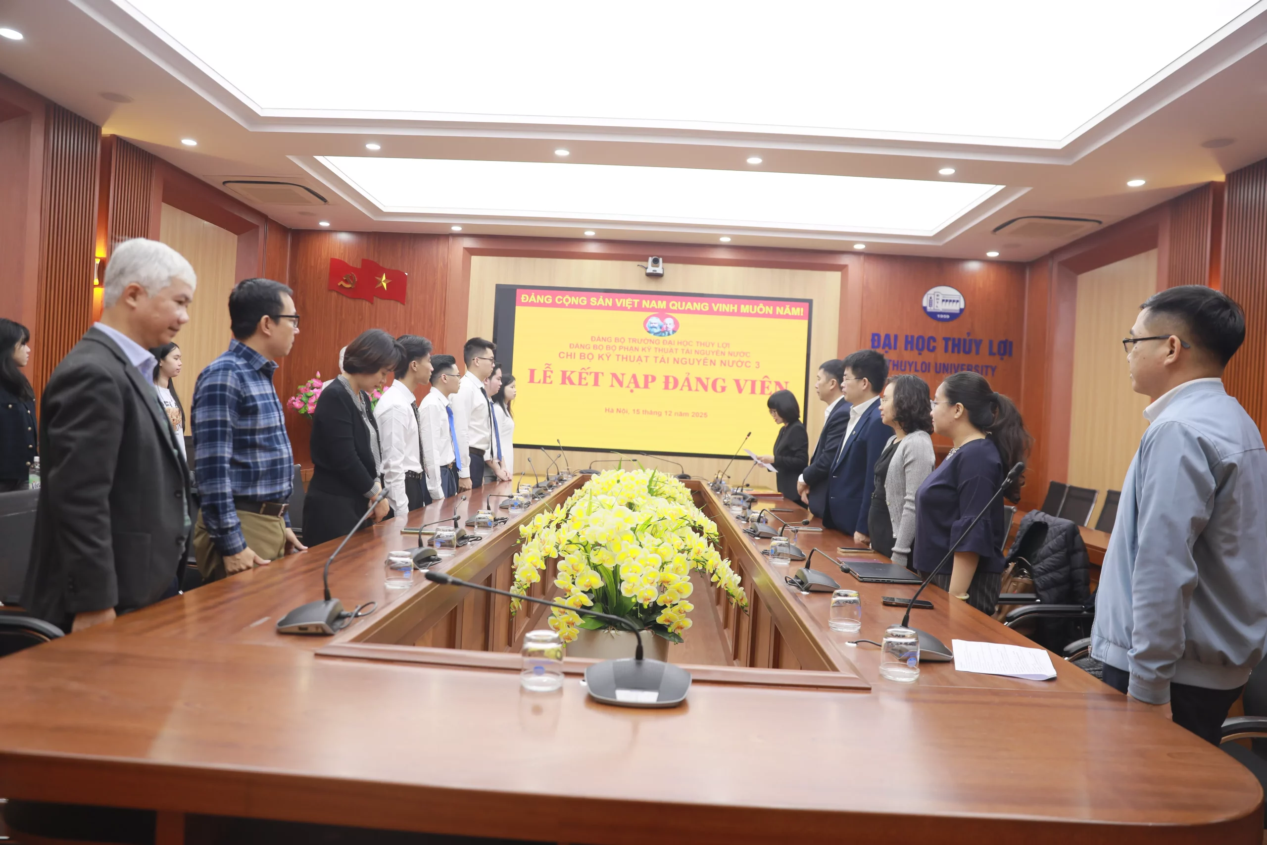 Chi bộ Kỹ thuật Tài nguyên nước 3 (Đại học Thủy lợi): Kết nạp 5 sinh viên ưu tú vào Đảng Cộng sản Việt Nam