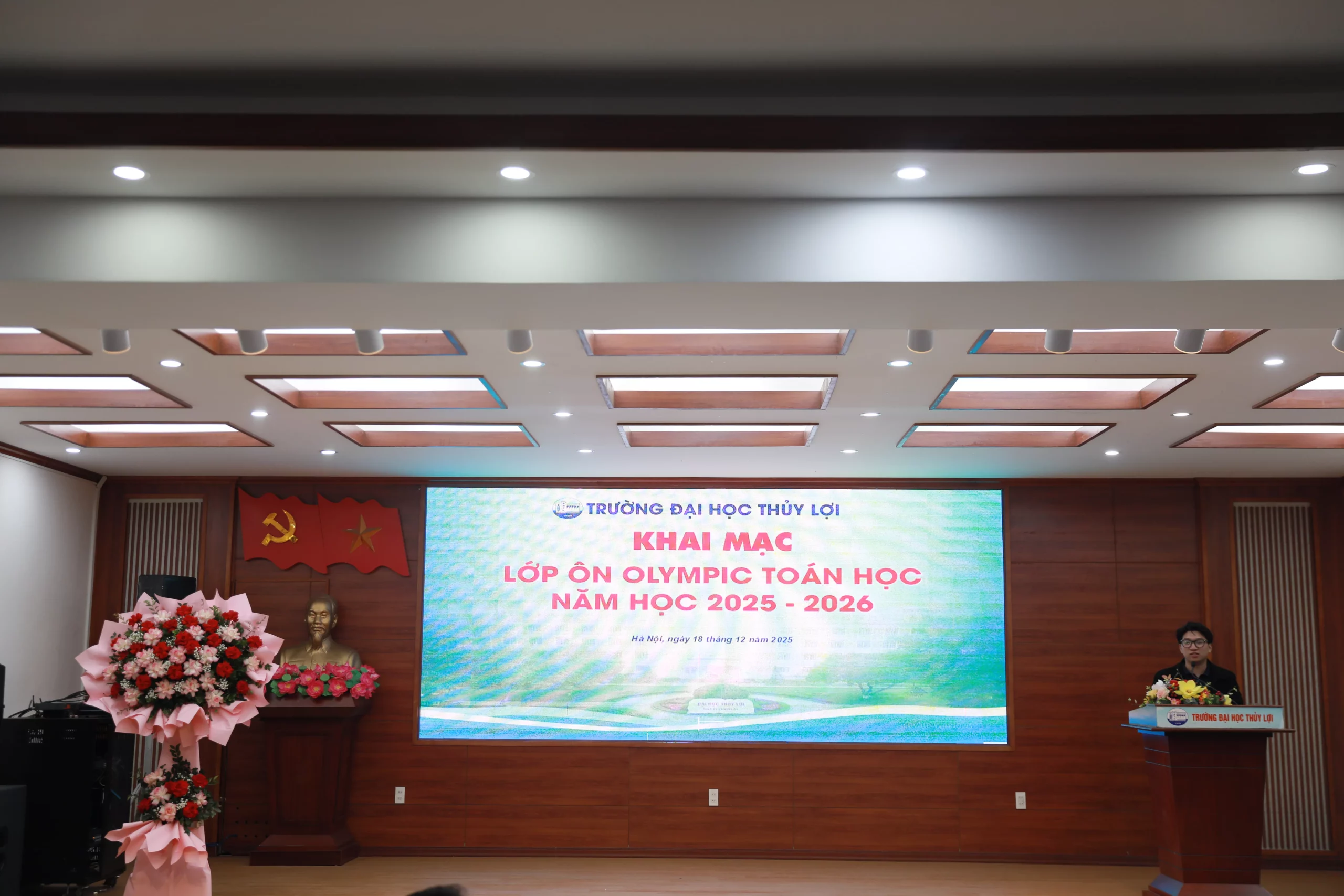 Khơi dậy khát vọng chinh phục đỉnh cao tri thức tại Lễ khai mạc lớp ôn luyện Olympic Toán học 2025-2026