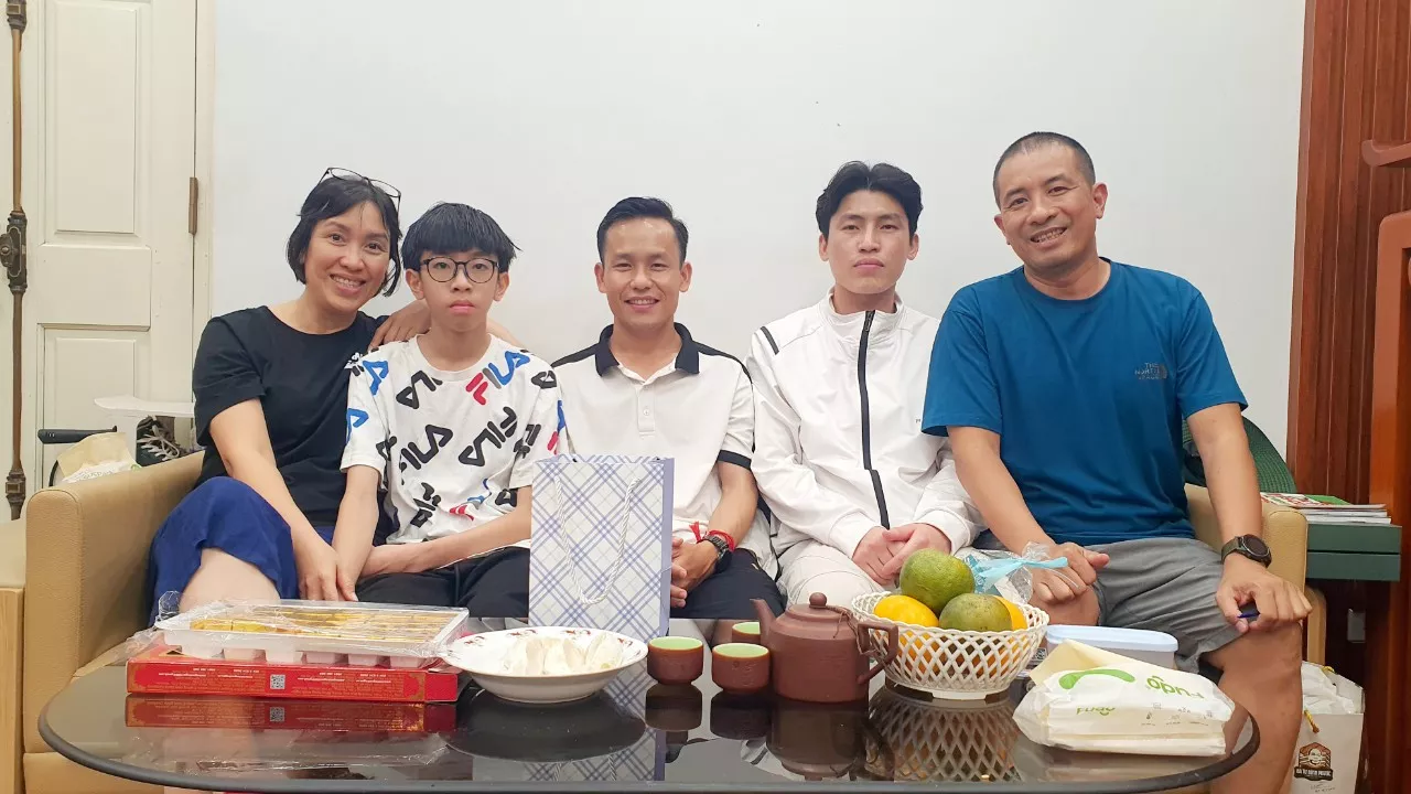 Phía sau tấm bằng kỹ sư của chàng “kình ngư” đến từ đất Lào