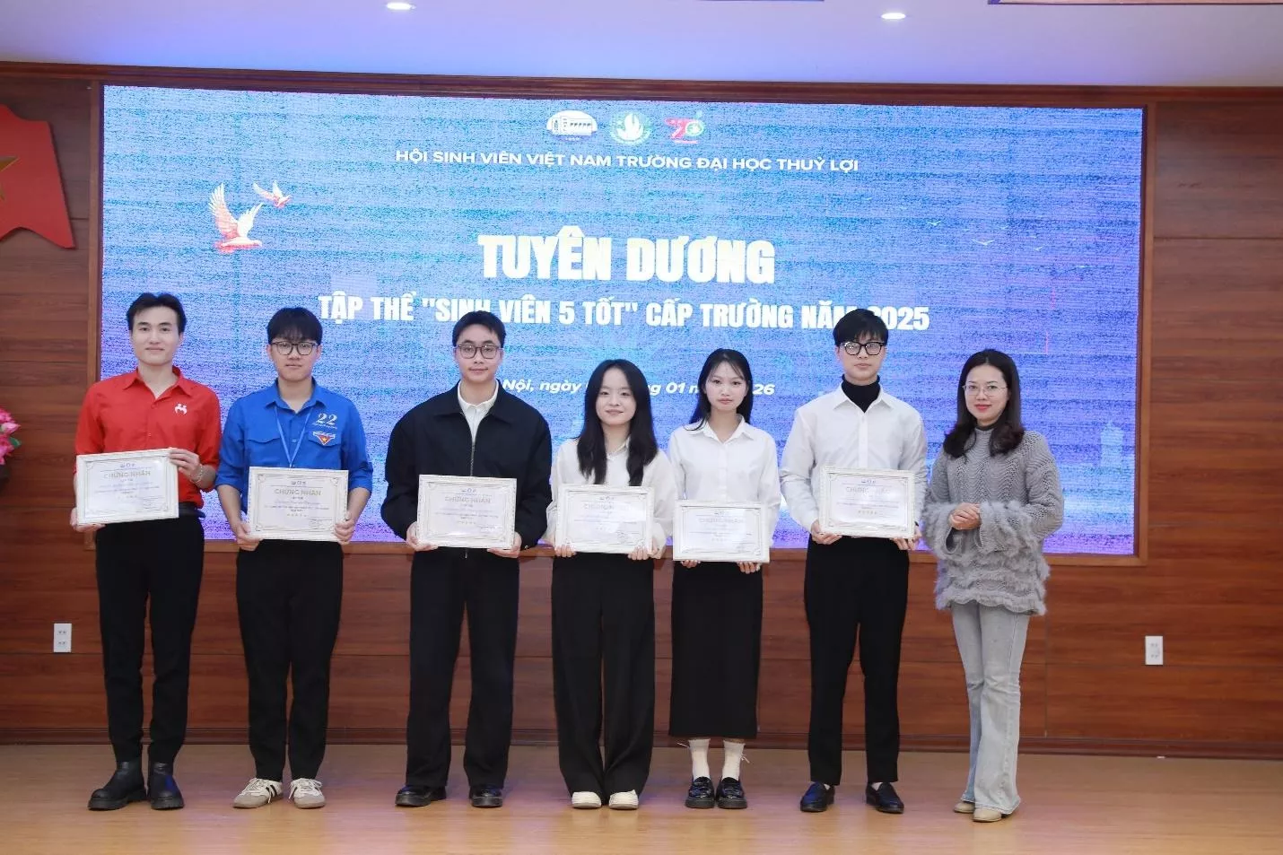 Kỷ niệm 76 năm Ngày truyền thống học sinh, sinh viên Việt nam và Tuyên dương “Sinh viên 5 tốt”