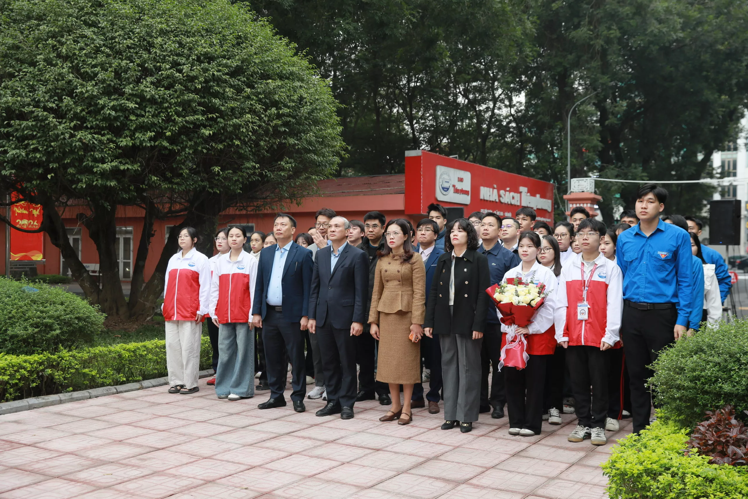 Giáo dục truyền thống cách mạng qua Lễ chào cờ đầu tiên của năm 2026