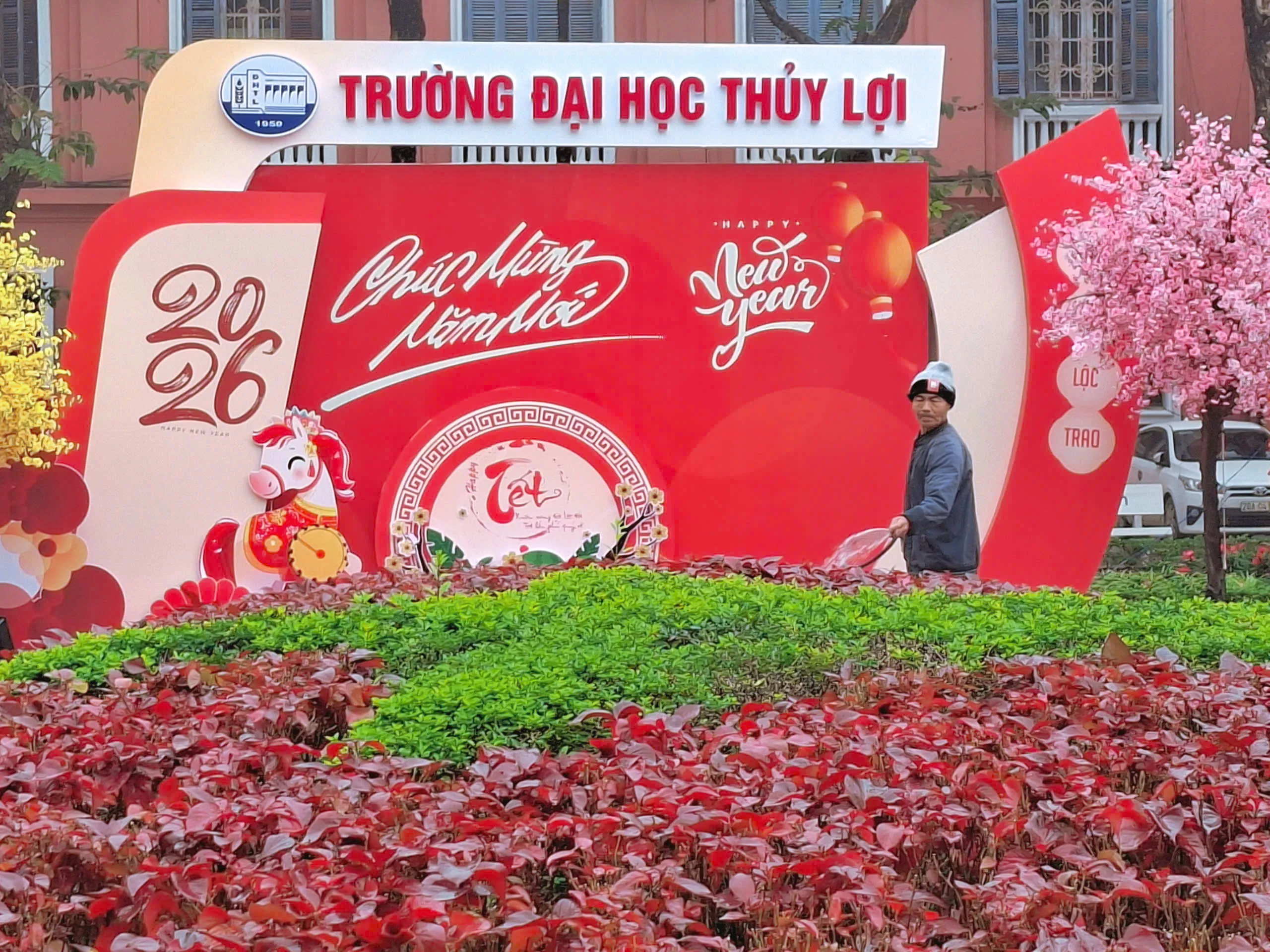 Người “nghệ sĩ” làm vườn của Đại học Thủy lợi