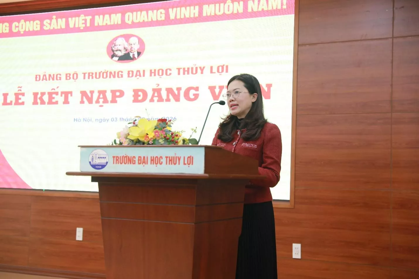 Kết nạp 8 đảng viên mới vào dịp kỷ niệm 96 năm Ngày thành lập Đảng