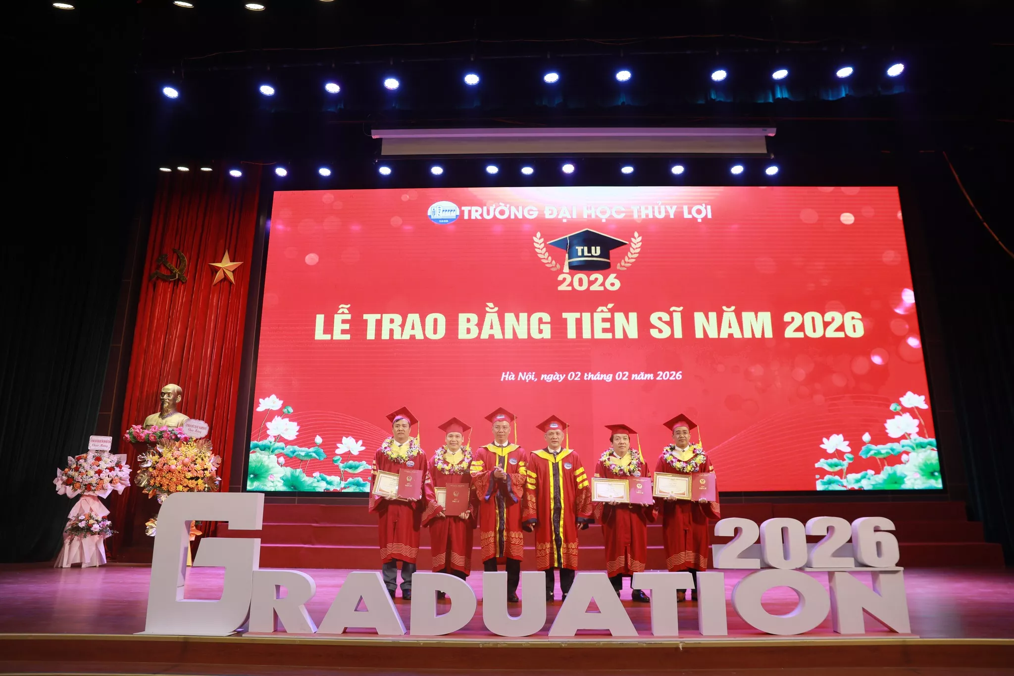 Trường Đại học Thủy lợi trao bằng tốt nghiệp cho hơn 1.100 tân tiến sĩ, thạc sĩ và kỹ sư, cử nhân