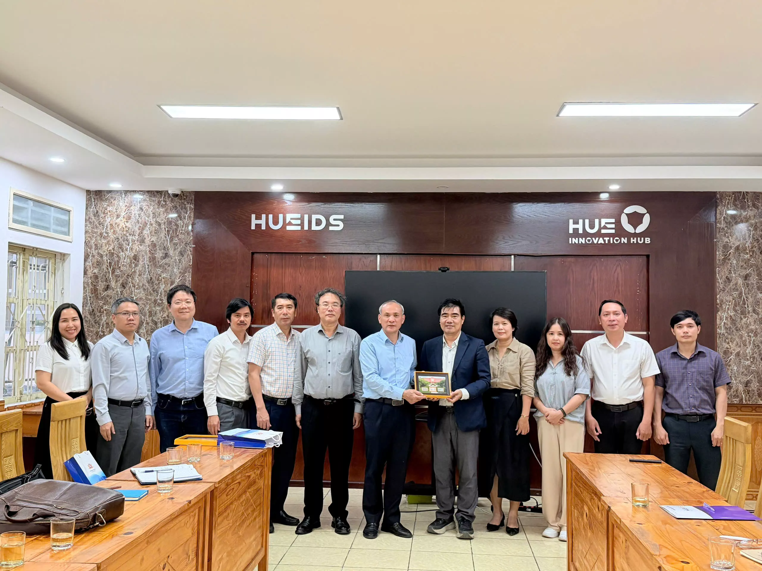 Trường Đại học Thủy lợi làm việc tại thành phố Huế về hợp tác nghiên cứu và chuyển đổi số