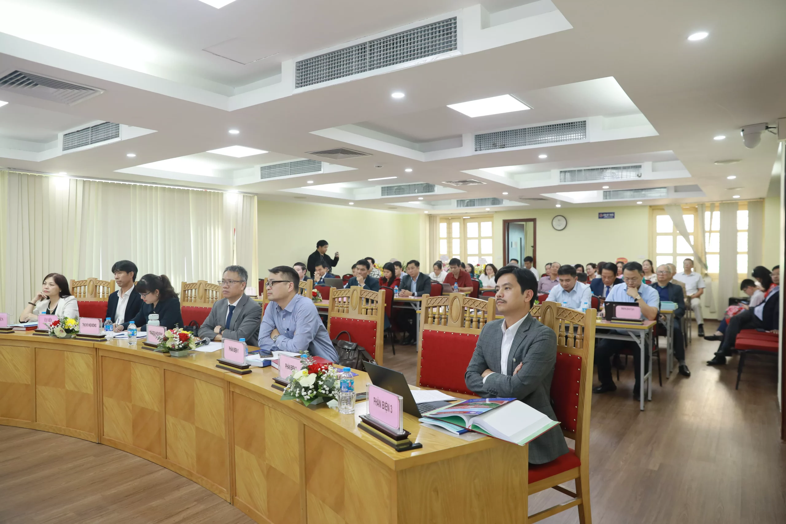 Nghiên cứu giải pháp hàng rào gỗ giảm sóng phục vụ phát triển rừng ngập mặn bảo vệ bờ biển