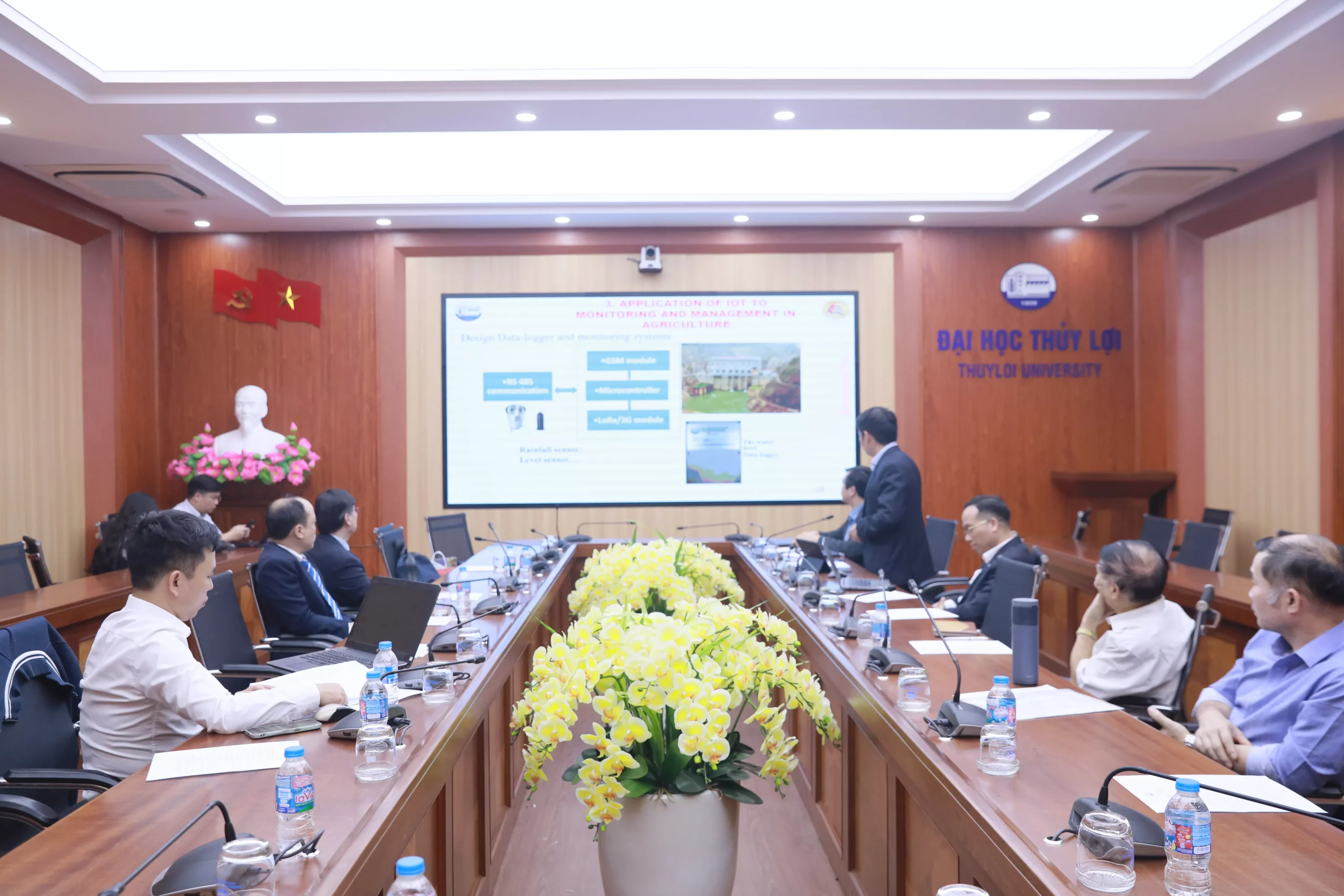 Thuyloi University welcomes IEEE Fellow Prof. Gary W. Chang from Chung Cheng National University (Taiwan)