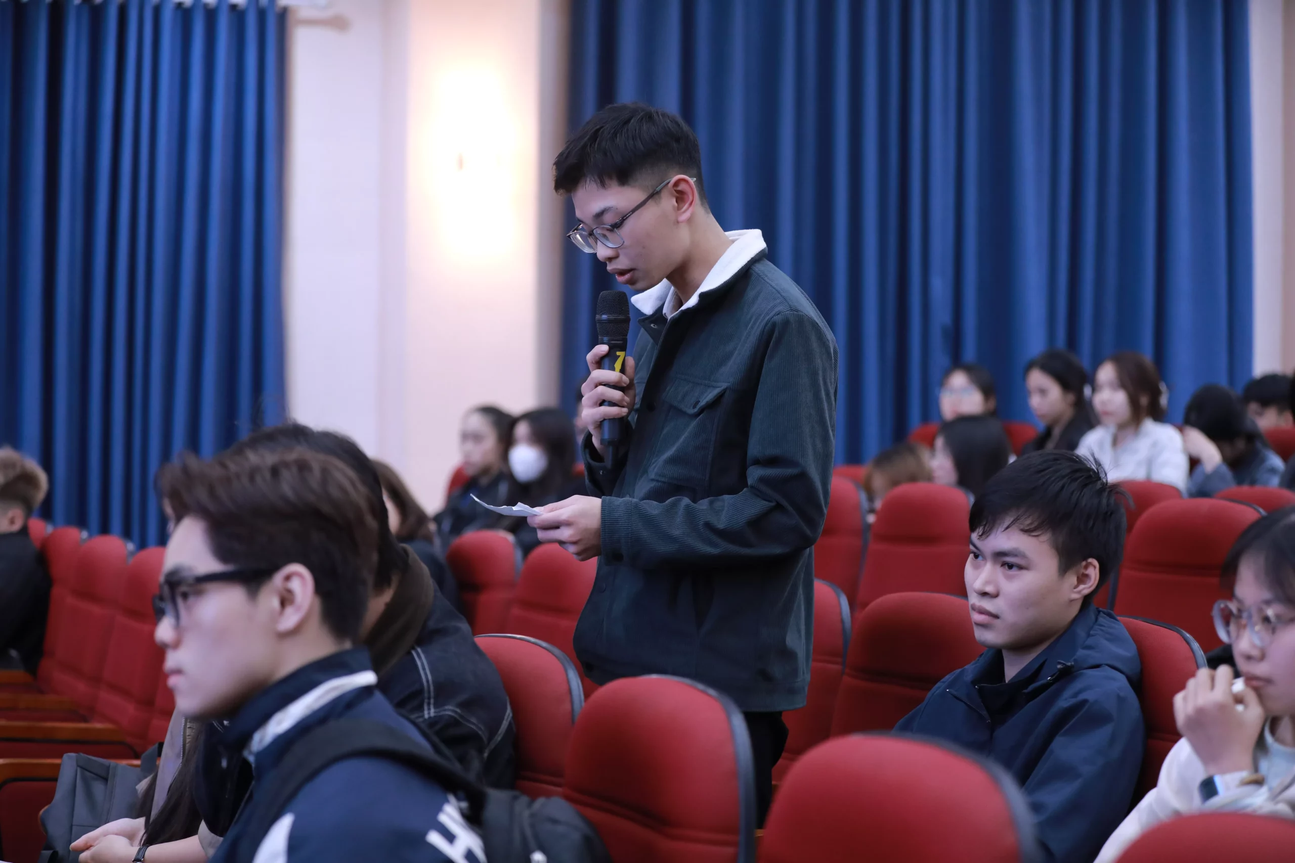 Lãnh đạo Trường Đại học Thủy lợi đối thoại trực tiếp với sinh viên