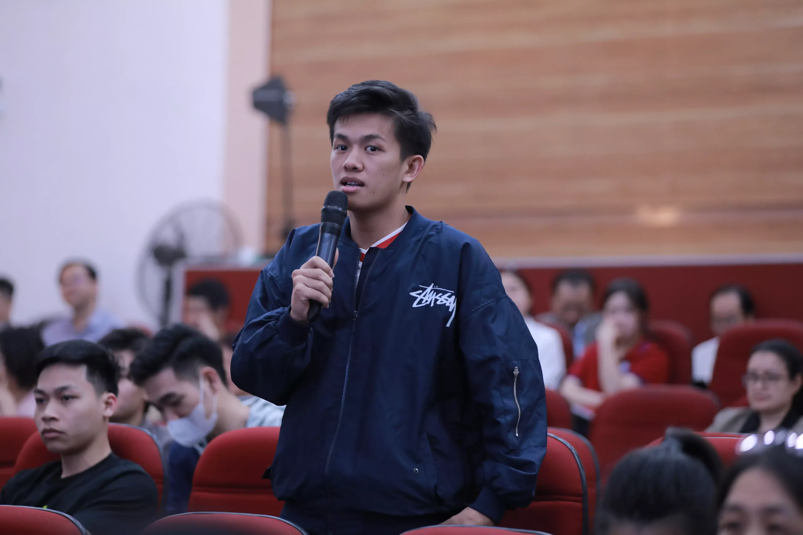 Lãnh đạo Trường Đại học Thủy lợi đối thoại trực tiếp với sinh viên
