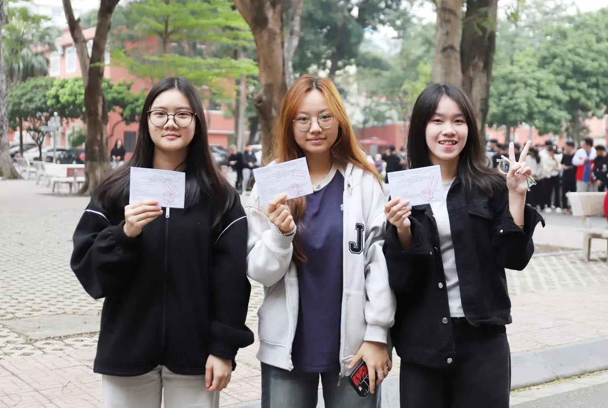 Niềm tự hào của những cử tri trẻ trong ngày hội non sông