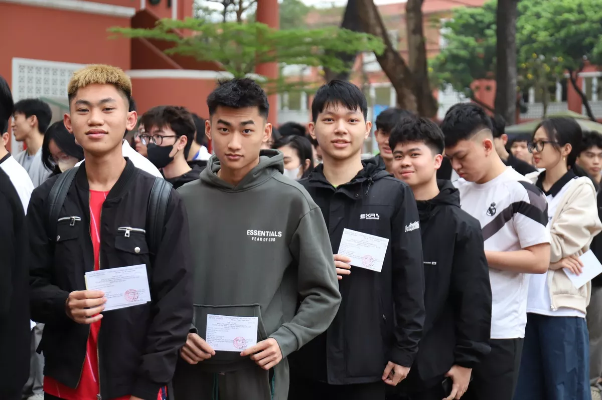 Niềm tự hào của những cử tri trẻ trong ngày hội non sông