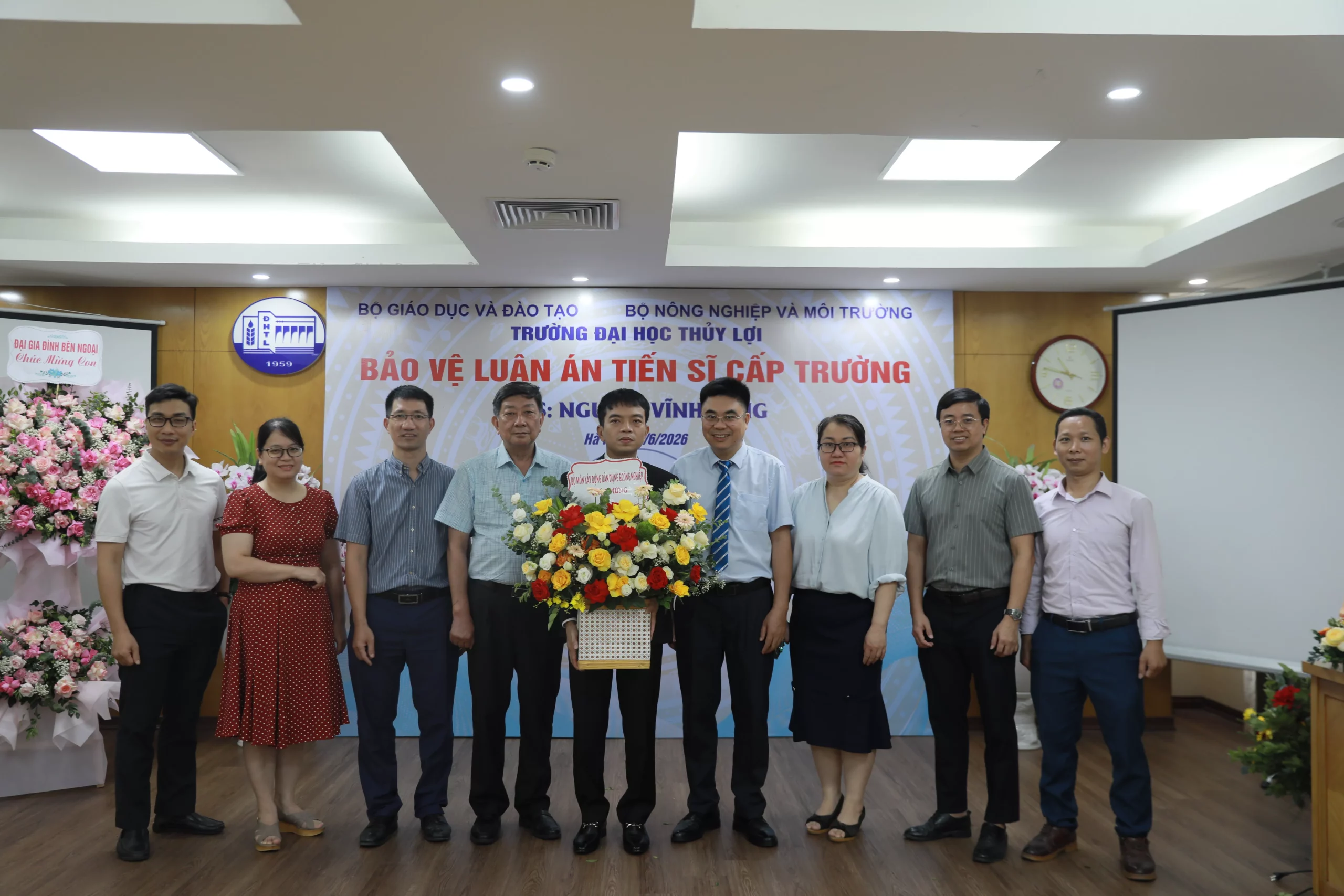 Bảo vệ thành công luận án tiến sĩ về ứng xử chịu xoắn của dầm bê tông cốt thép gia cường bằng FRP kết hợp