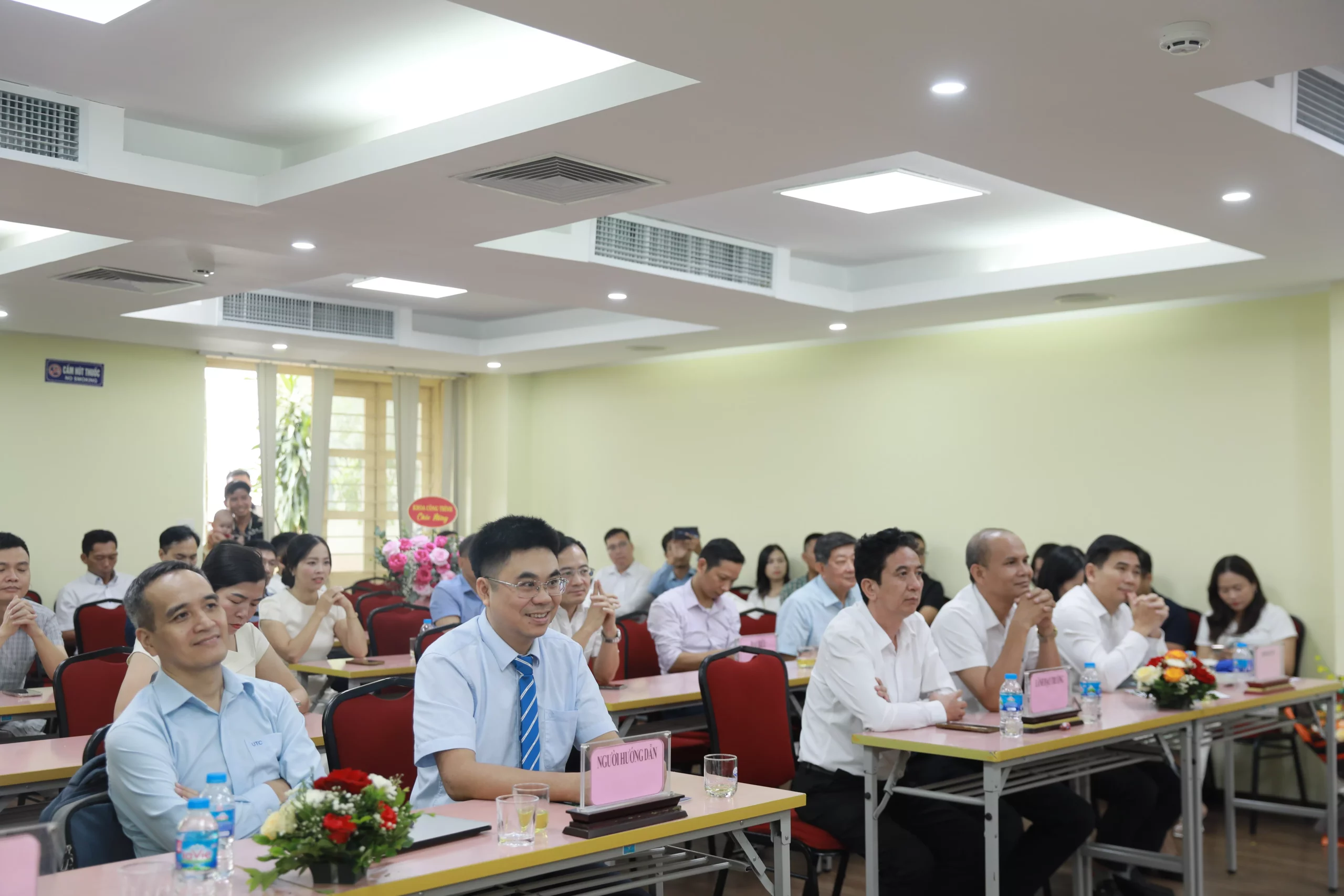 Bảo vệ thành công luận án tiến sĩ về ứng xử chịu xoắn của dầm bê tông cốt thép gia cường bằng FRP kết hợp