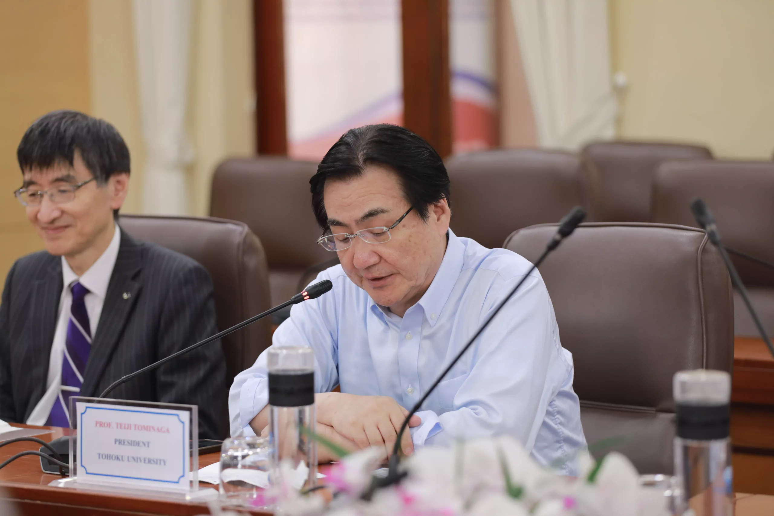 High-level Leadership Delegation from Tohoku University visits Thuyloi University for future cooperation discussion