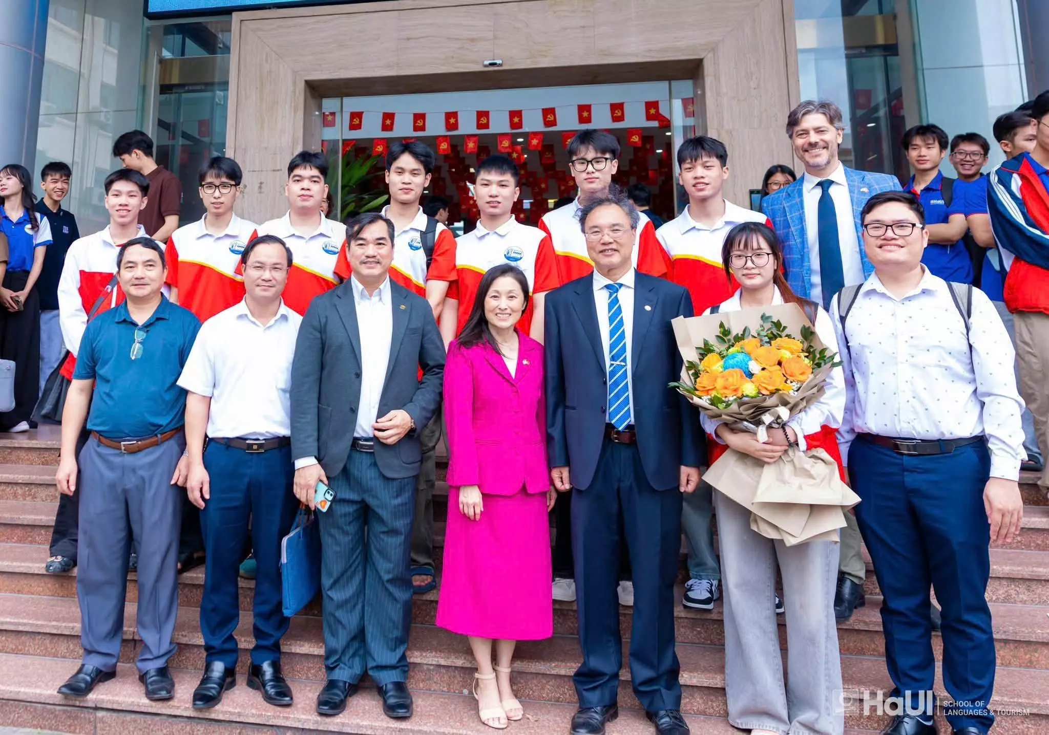 Trường Đại học Thủy lợi tham dự lễ khởi động dự án NeoTECH English Works 2026-2027 tại Đại học Công nghiệp Hà Nội