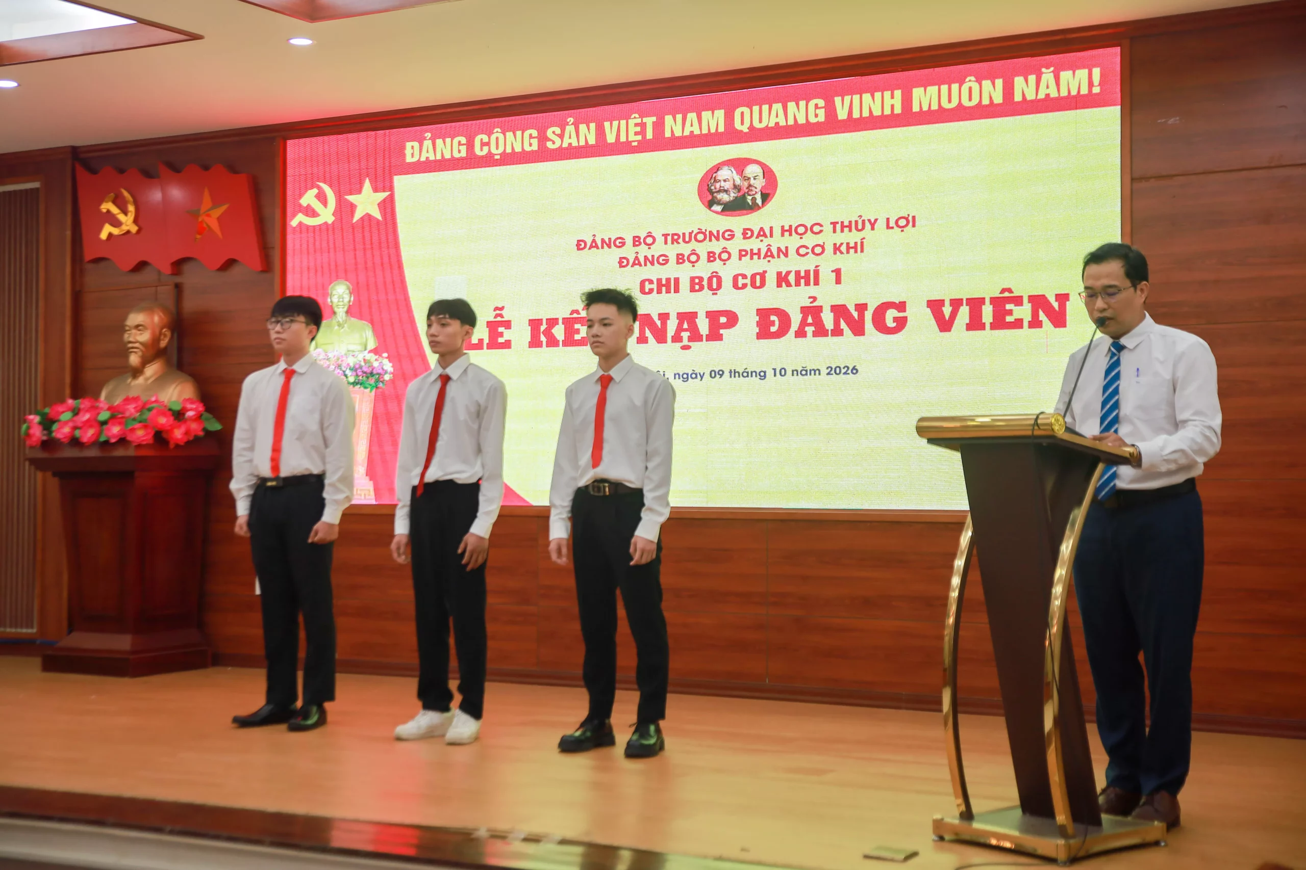 Thêm 9 đảng viên góp sức xây dựng Đảng bộ Trường Đại học Thủy lợi