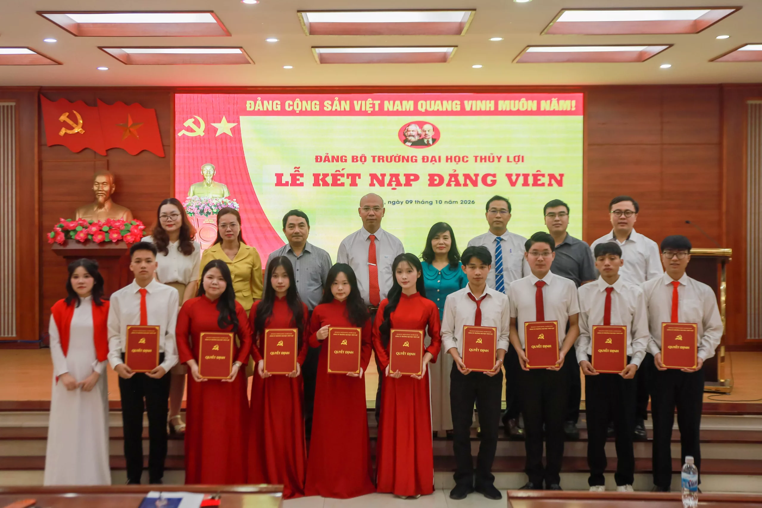 Thêm 9 đảng viên góp sức xây dựng Đảng bộ Trường Đại học Thủy lợi